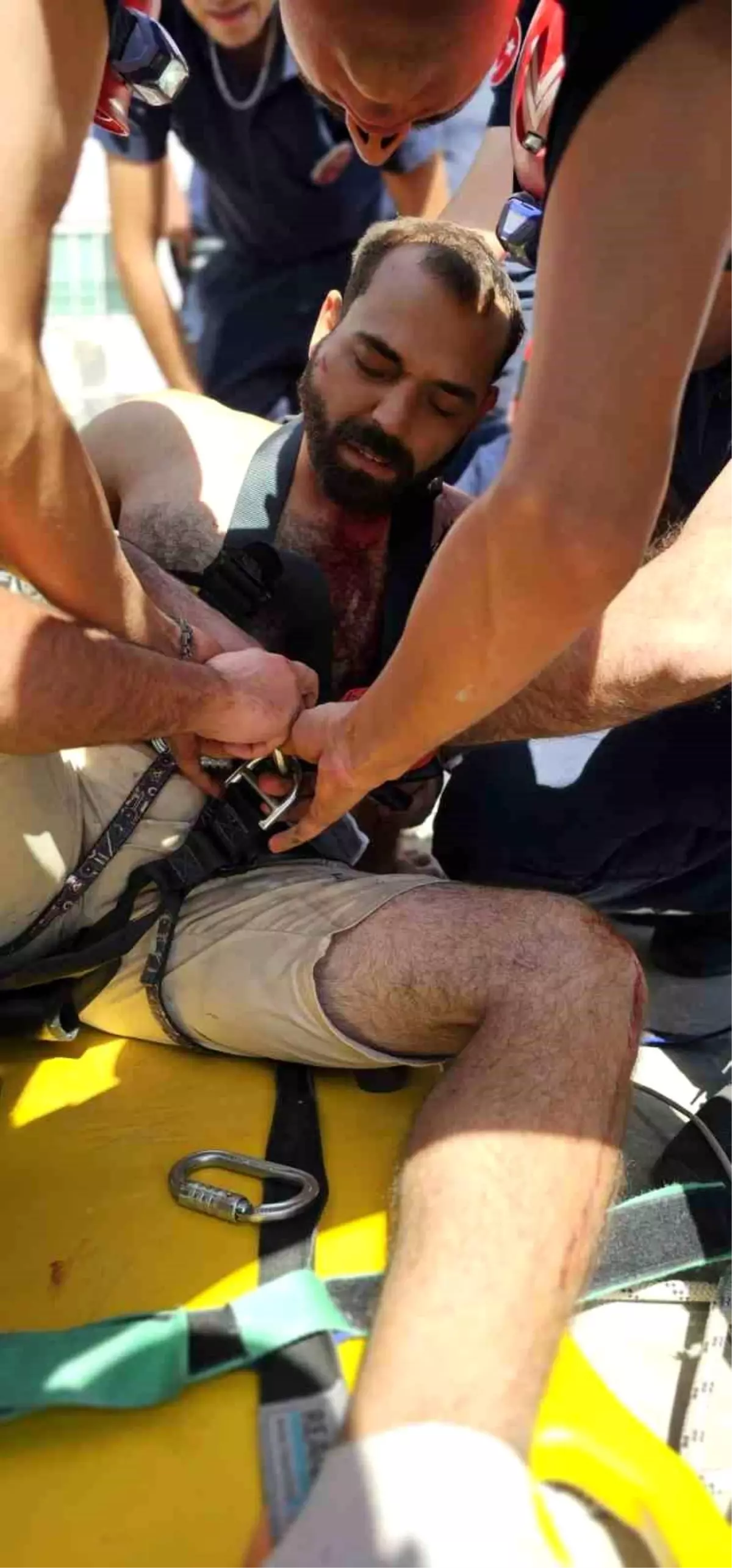 Adana'da İşçi Havalandırma Boşluğuna Düşerek Yaralandı