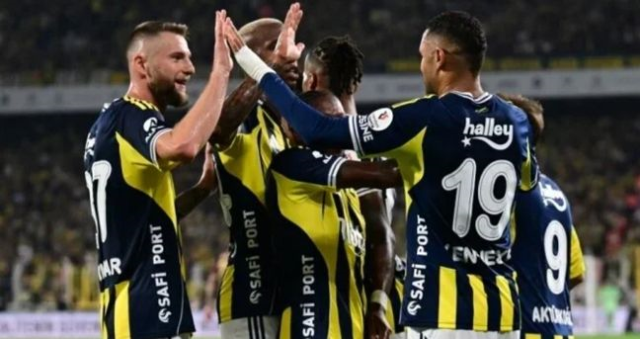 Dinamo Zagreb - Fenerbahçe maç kadrosu, ilk 11'ler belli oldu mu? Fenerbahçe'nin Dinamo maçı 11'i! Dinamo Zagreb - Fenerbahçe maç kadrosu, ilk 11'ler belli oldu mu? Fenerbahçe'nin Dinamo maçı 11'i!