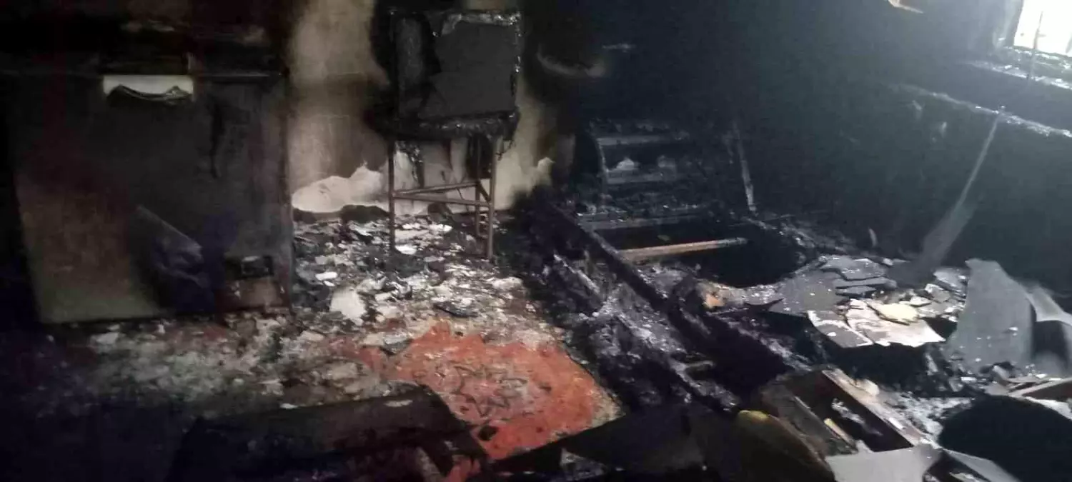 Kastamonu'da Elektrik Kontağından Yangın: İki Katlı Ev Kül Oldu