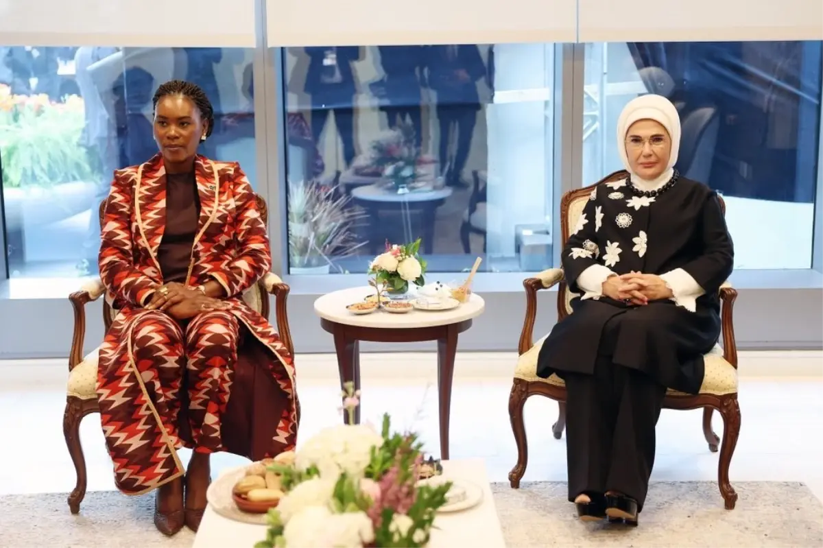 Emine Erdoğan, Gabon Cumhurbaşkanı'nın eşi ile görüştü