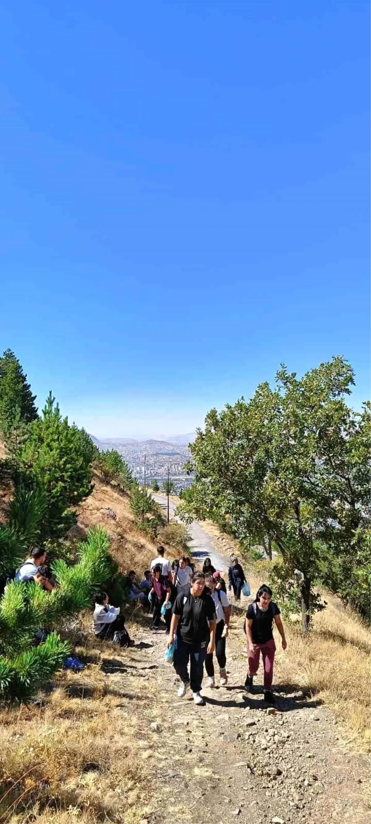 Erciyes Üniversitesi'nden Ali Dağı'nda Çevre Temizliği ve Zirve Tırmanışı