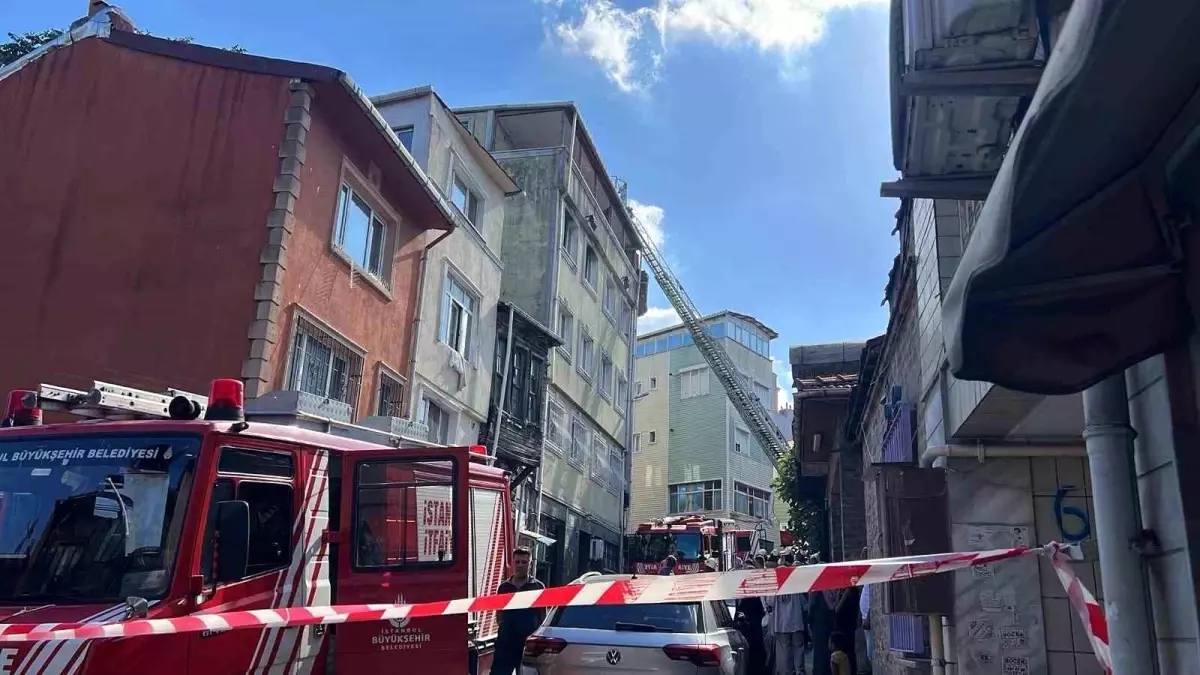Fatih'te 5 Katlı Binada Yangın Çıktı