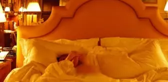 Genç sevgilisi ünlü şarkıcının yatakta çekilmiş çıplak fotoğrafını paylaştı