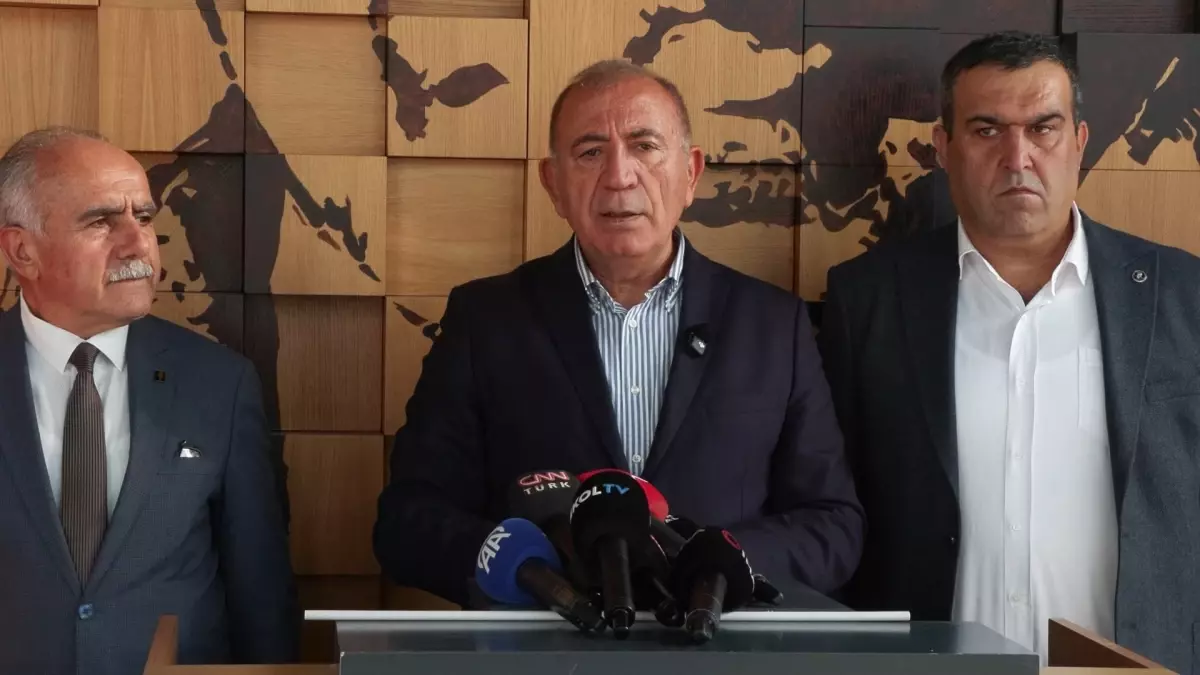 Gürsel Tekin'den Kongreyle İlgili Açıklama