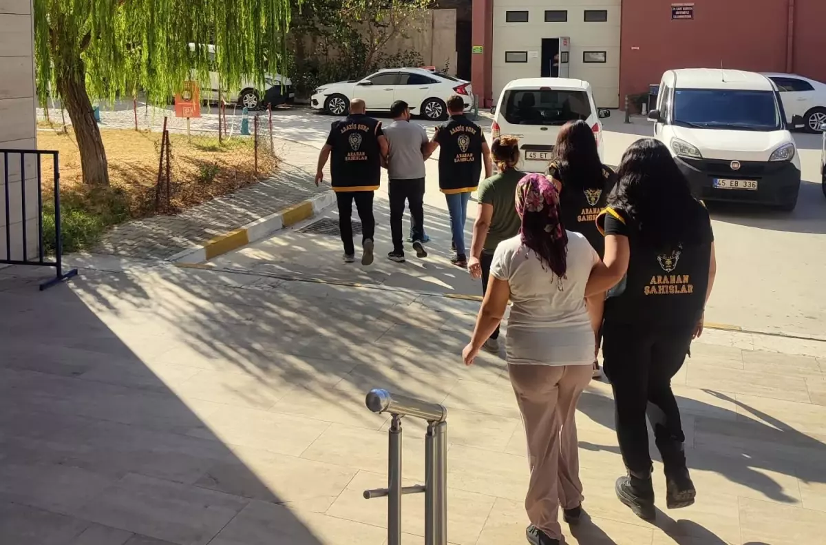 Manisa'da Firari Üç Şahıs Yakalandı, Uyuşturucu Ele Geçirildi