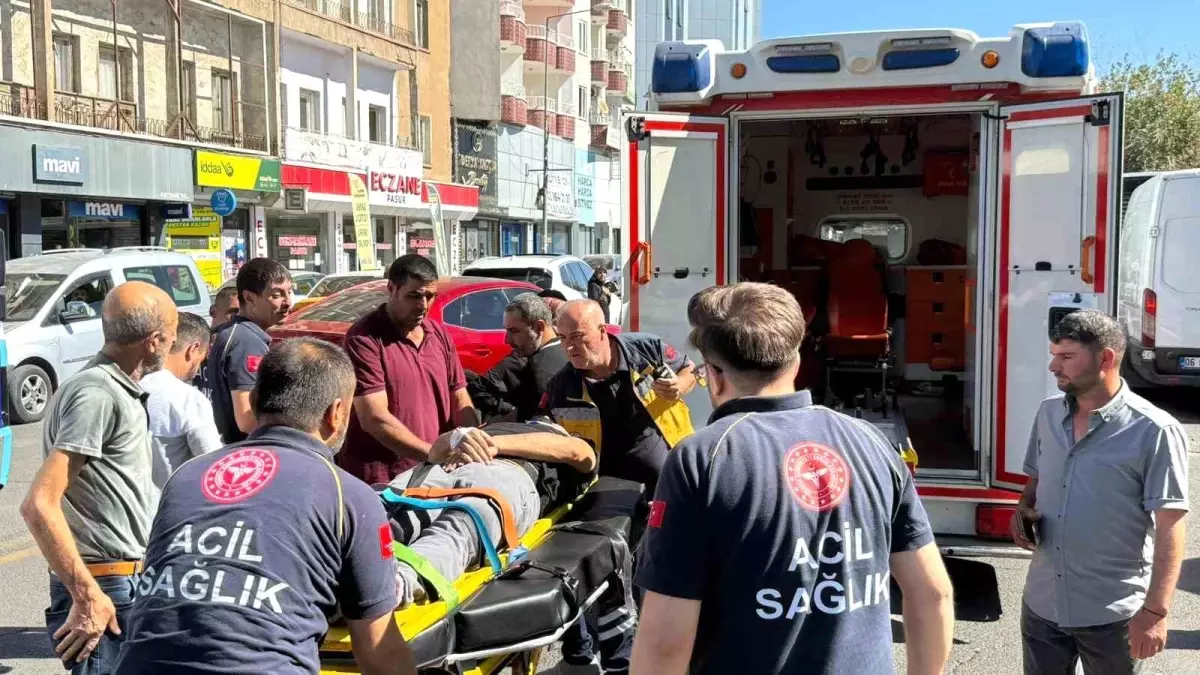 Diyarbakır'da Yaya Kazası: Otomobil Çarpan Kişi Ağır Yaralı
