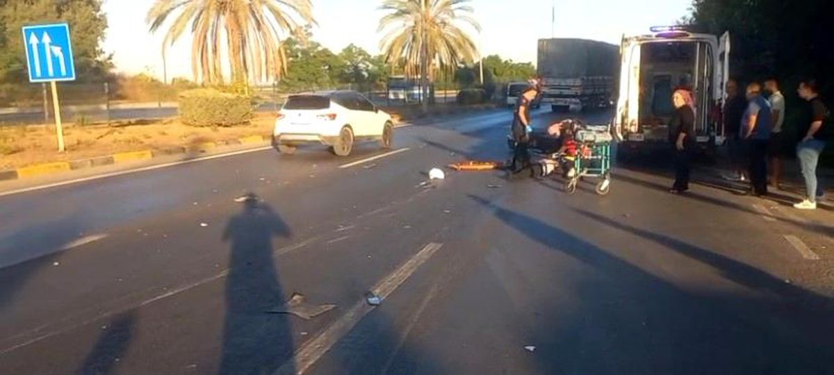 Antalya'da Motosiklet ile Hafif Ticari Araç Çarpıştı: Bir Yaralı