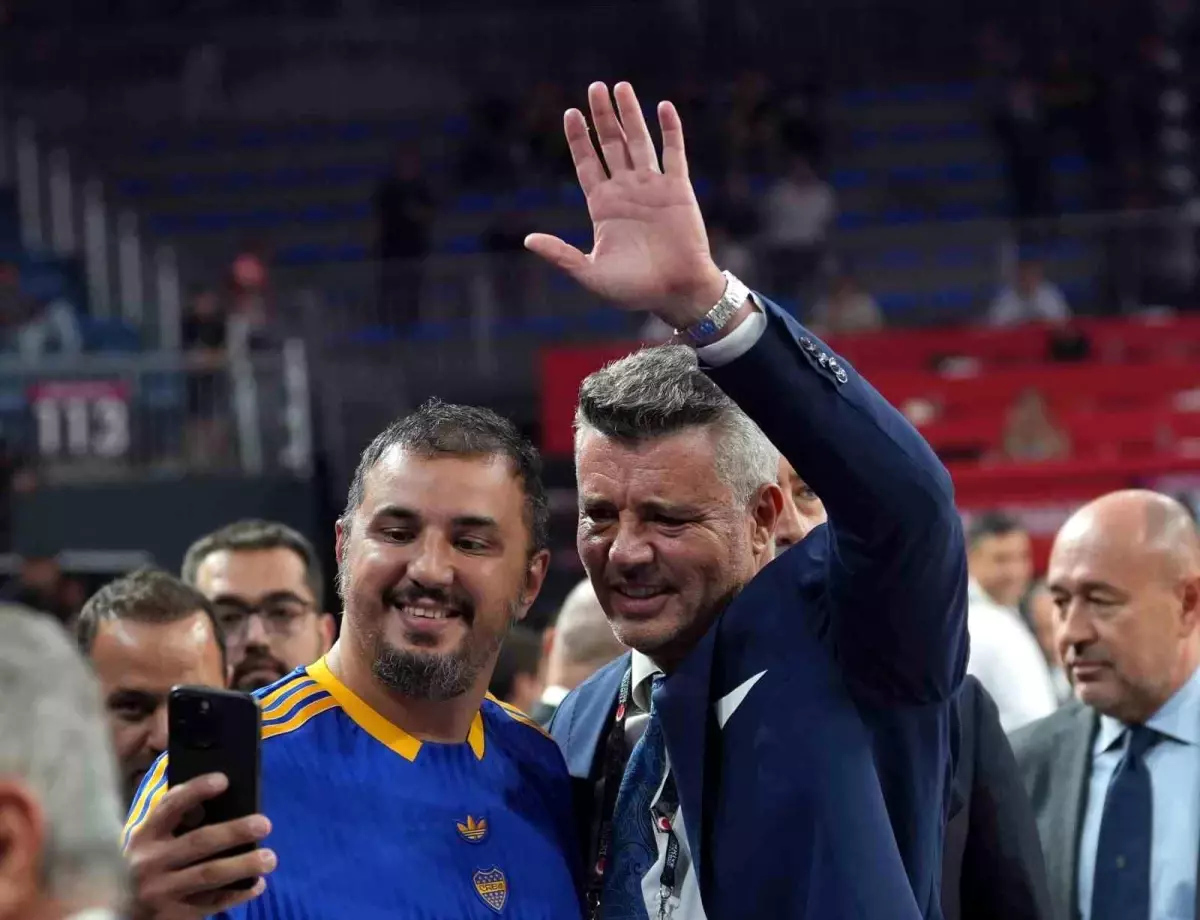 Sadettin Saran Fenerbahçe Beko'nun Maçında Taraftarla Buluştu