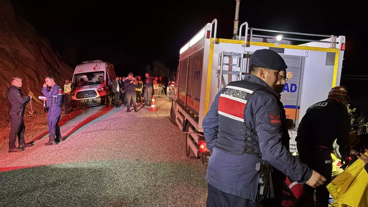 Sivas'ta Uçuruma Yuvarlanan Otomobil Kazasında 4 Kişi Hayatını Kaybetti