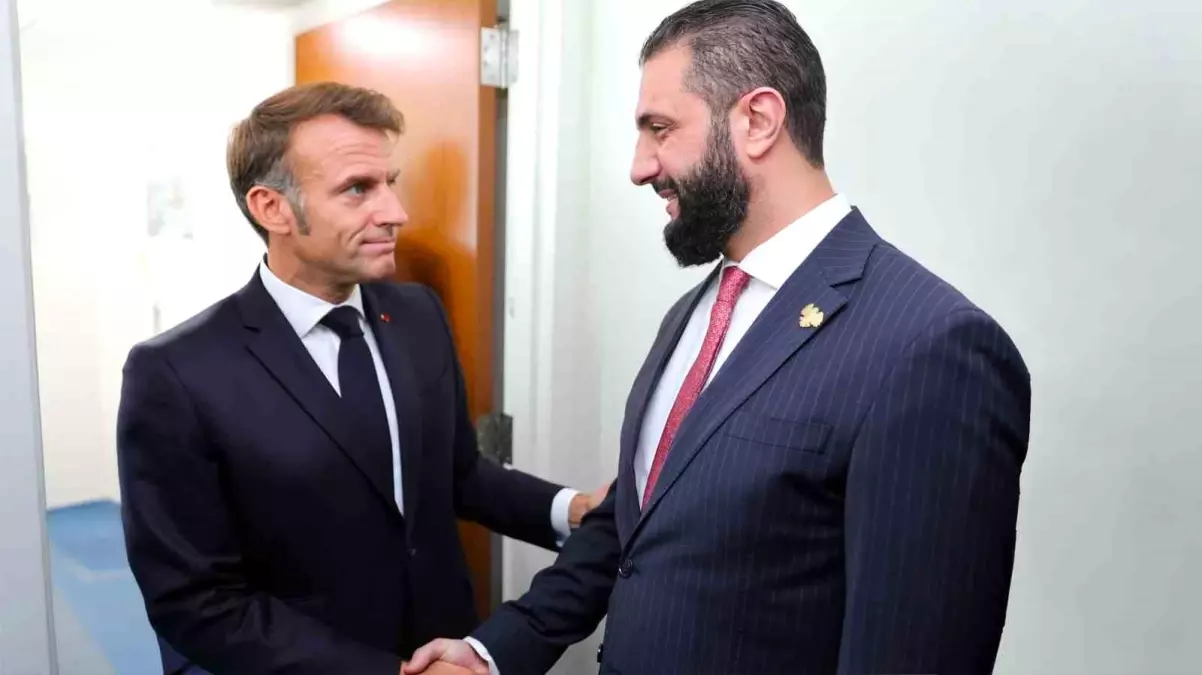 Suriye Devlet Başkanı Ahmed eş-Şara, Macron ile Bir Araya Geldi