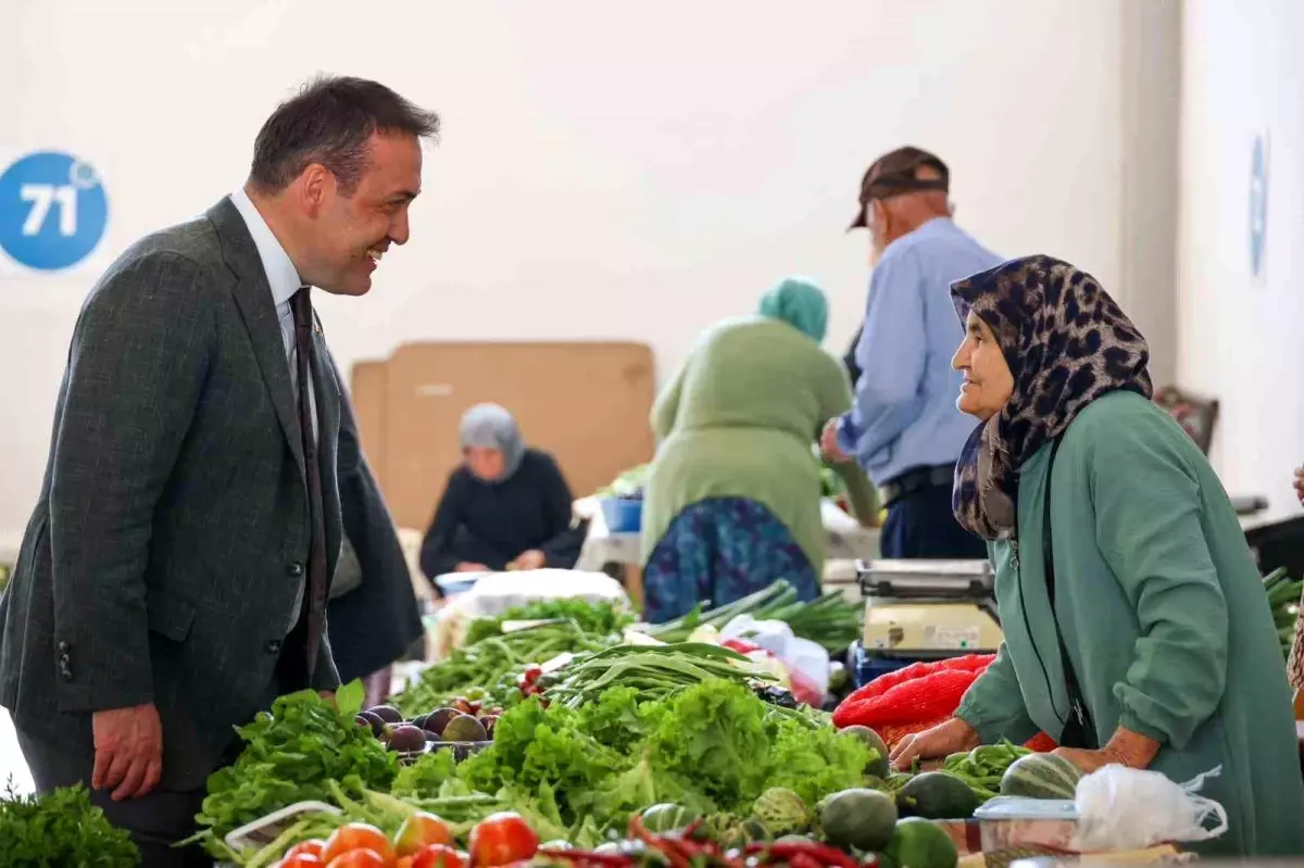 Bilecik Valisi Sözer Kapalı Pazar'ı Ziyaret Etti