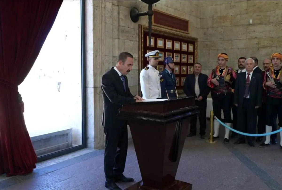 Ankaralılar Derneği'nin yeni yönetimi Anıtkabir'i ziyaret etti