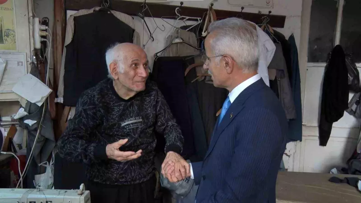 Bakan Uraloğlu'ndan 87 Yaşındaki Terziye Ziyaret