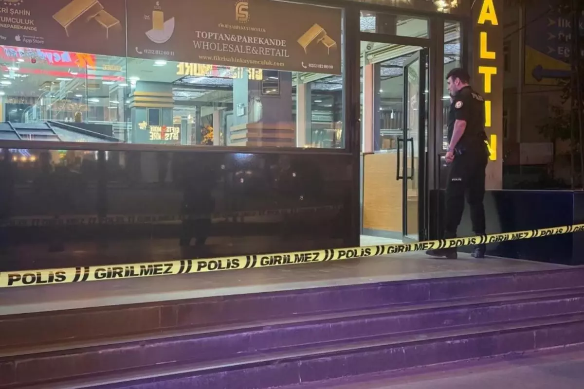 Beylikdüzü'nde kuyumcuya kurşun yağdırdılar