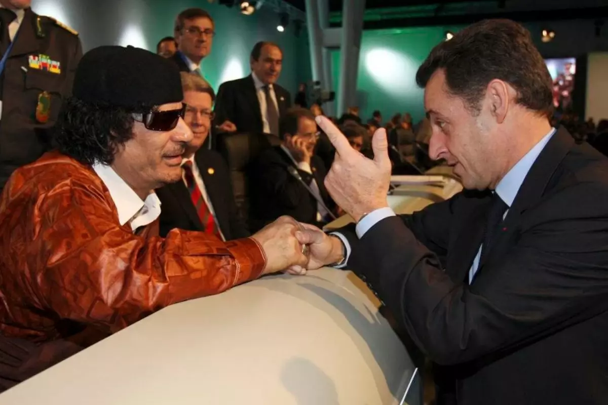 Eski Fransa Cumhurbaşkanı Sarkozy'ye 5 yıl hapis cezası