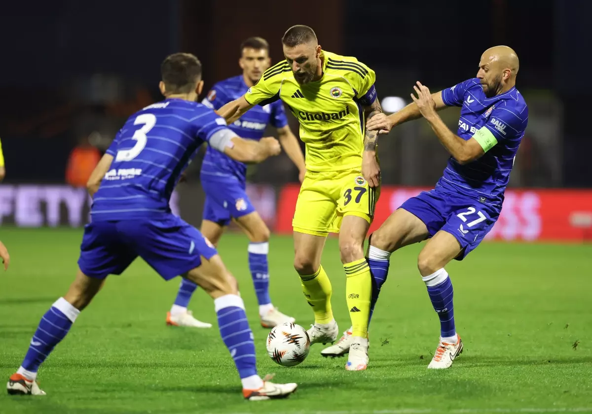 Fenerbahçe, UEFA Avrupa Ligi'nde Dinamo Zagreb'e 3-1 Yenildi