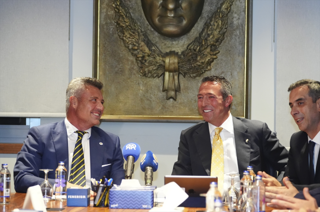 Fenerbahçe President Sadettin Saran and board members received their certificates