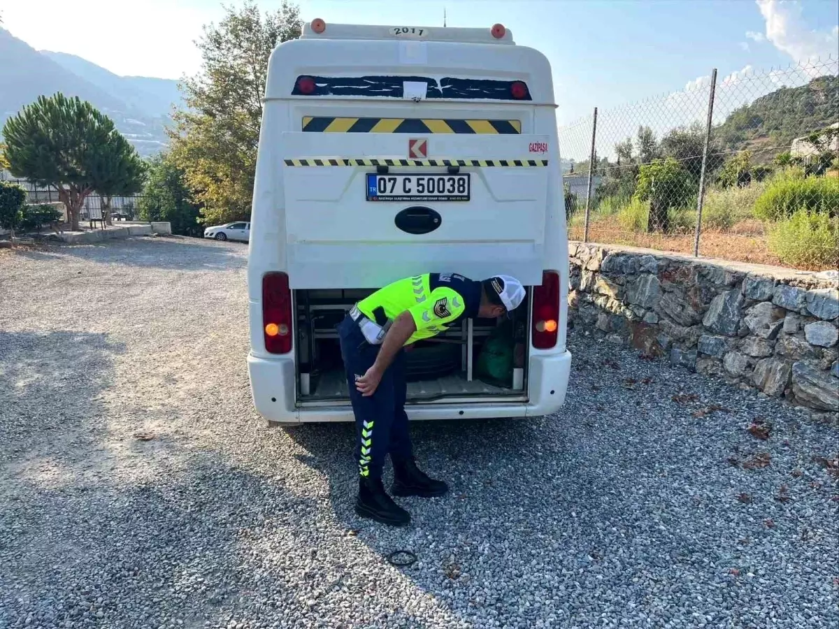 Gazipaşa'da Okul Servislerine Güvenlik Denetimi