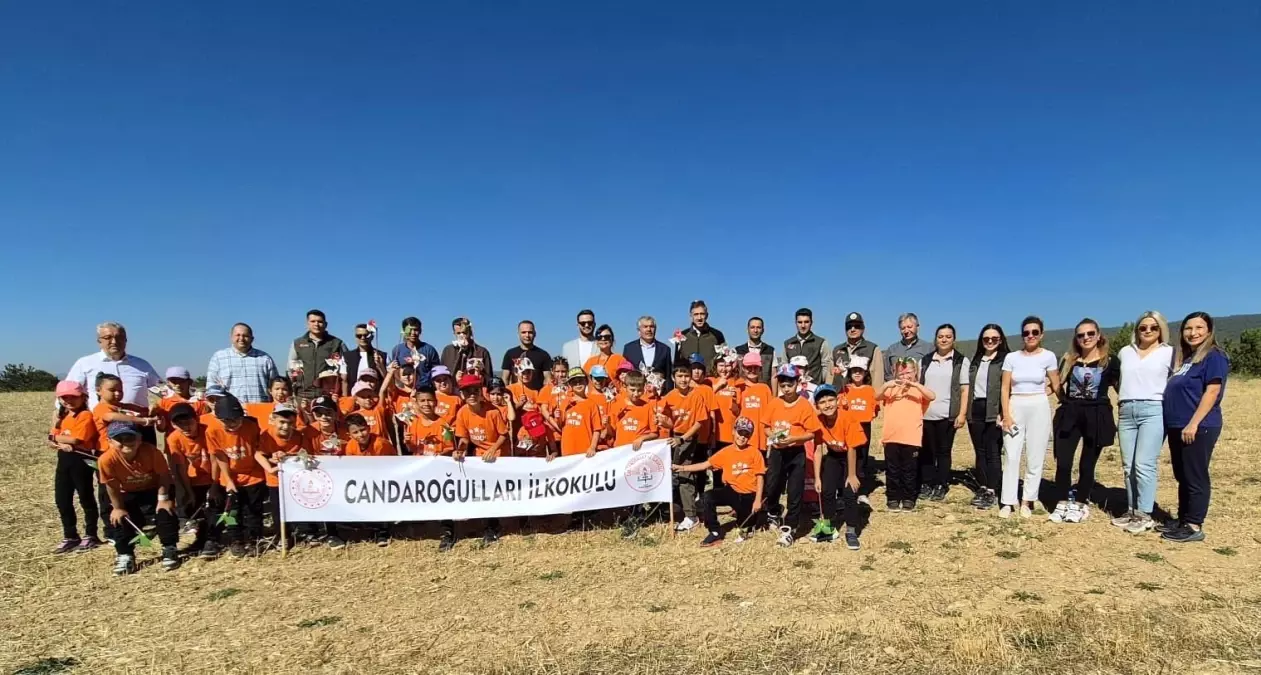 Kastamonu'da İlkokul Öğrencilerinden Fidan Dikme Etkinliği