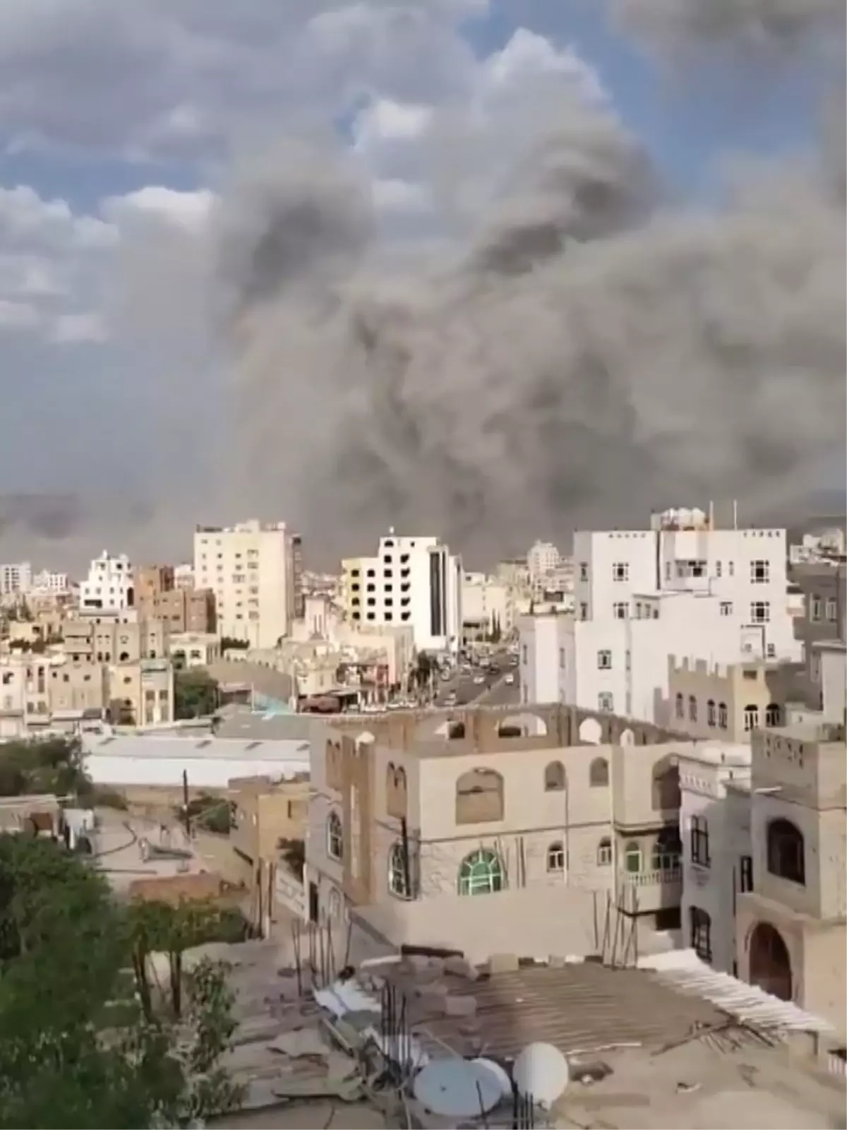 İsrail Ordusu Yemen'in Başkenti Sana'ya Saldırdı