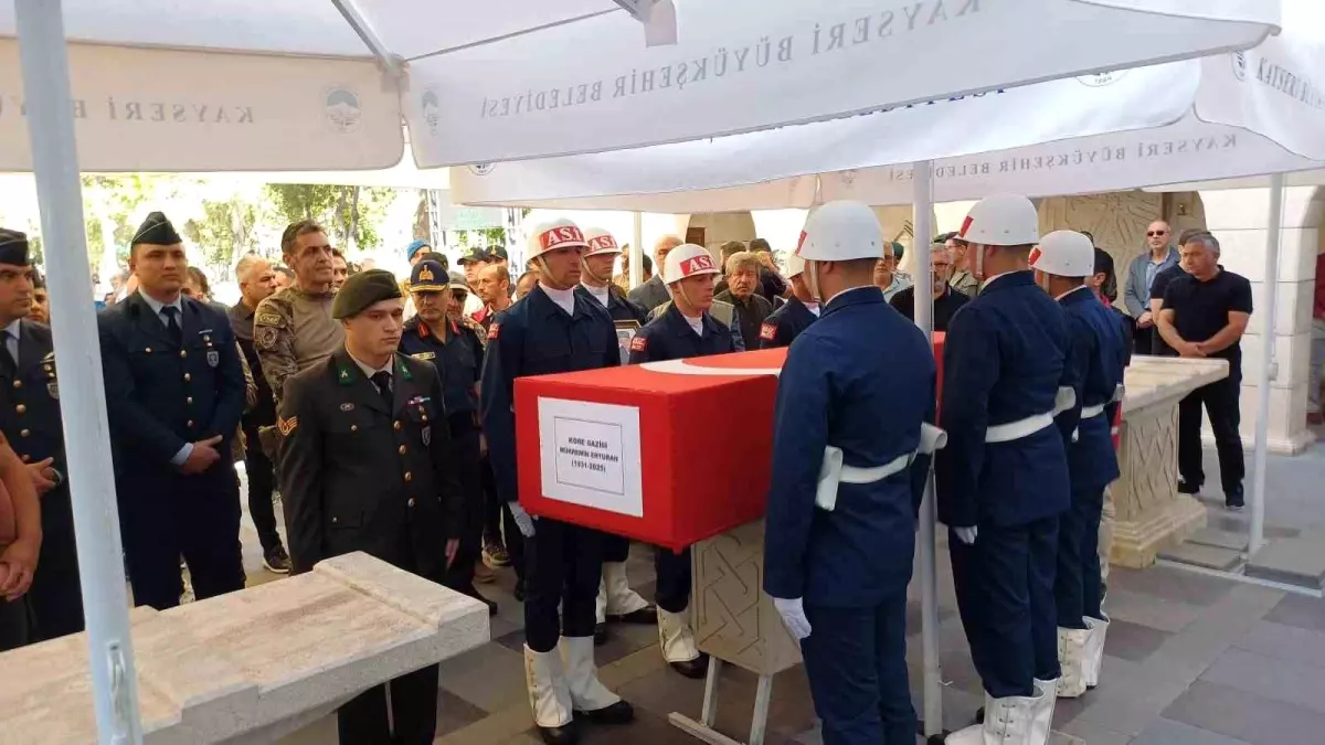 Kayserili Kore Gazisi Mükremin Erturan Son Yolculuğuna Uğurlandı