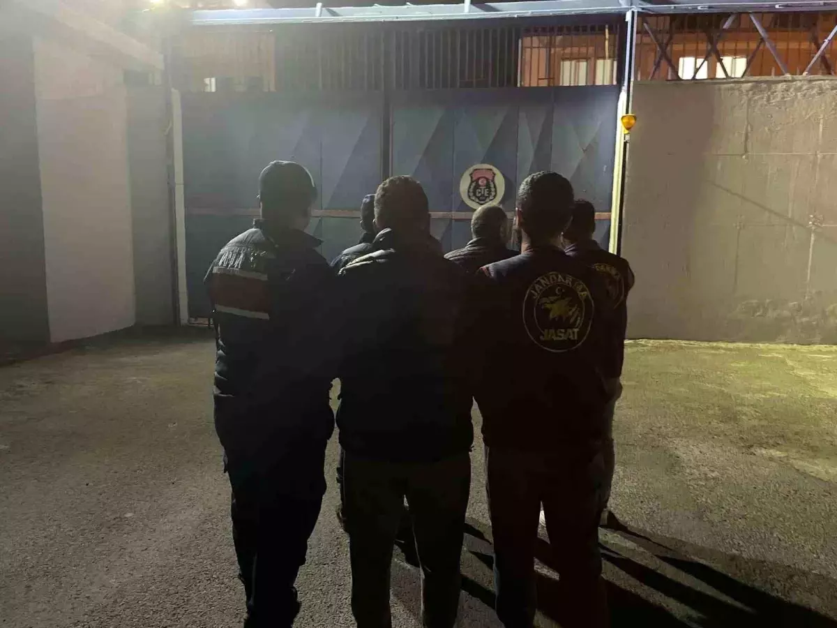 Nevşehir'de Uyuşturucu Ticareti ve Hırsızlık Suçundan 2 Şahıs Tutuklandı