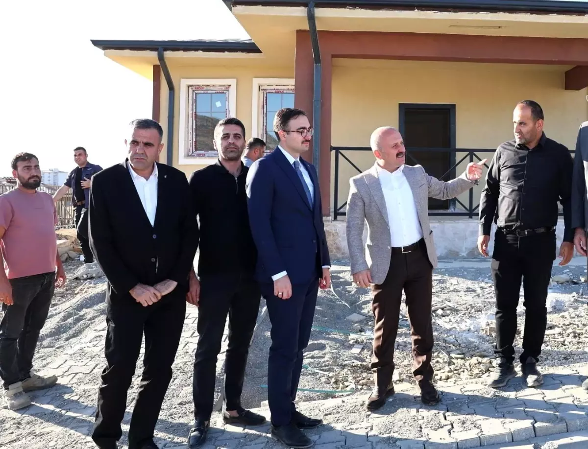 Adıyaman Valisi Osman Varol, Sincik'te Yapımı Tamamlanan Köy Evlerini İnceledi