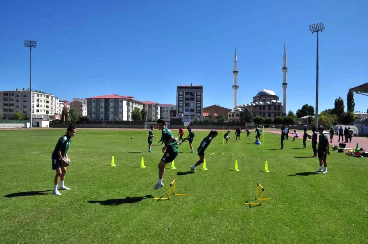 Yüksekova Spor, Trabzonspor Maçının Hazırlıklarını Kars'ta Sürdürüyor