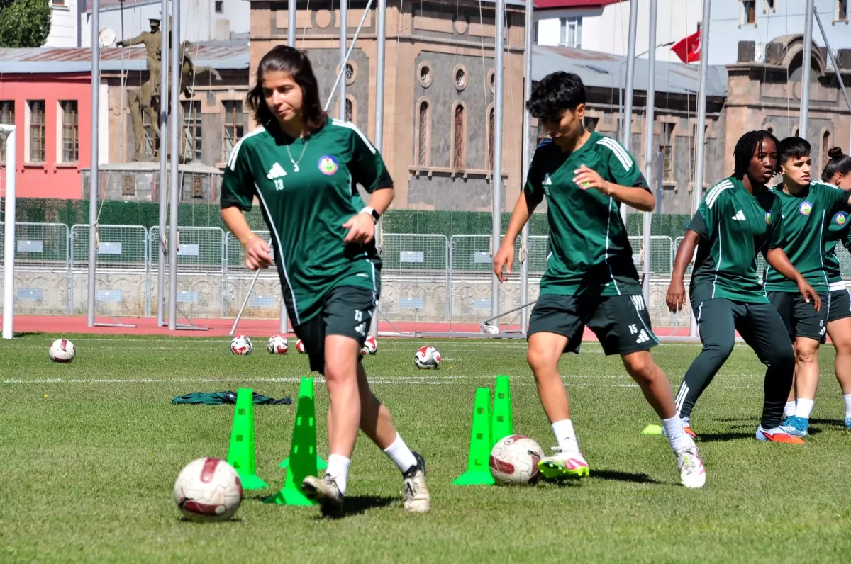 Yüksekovaspor Kadın Futbol Takımı Süper Lig'e İddialı Hazırlanıyor