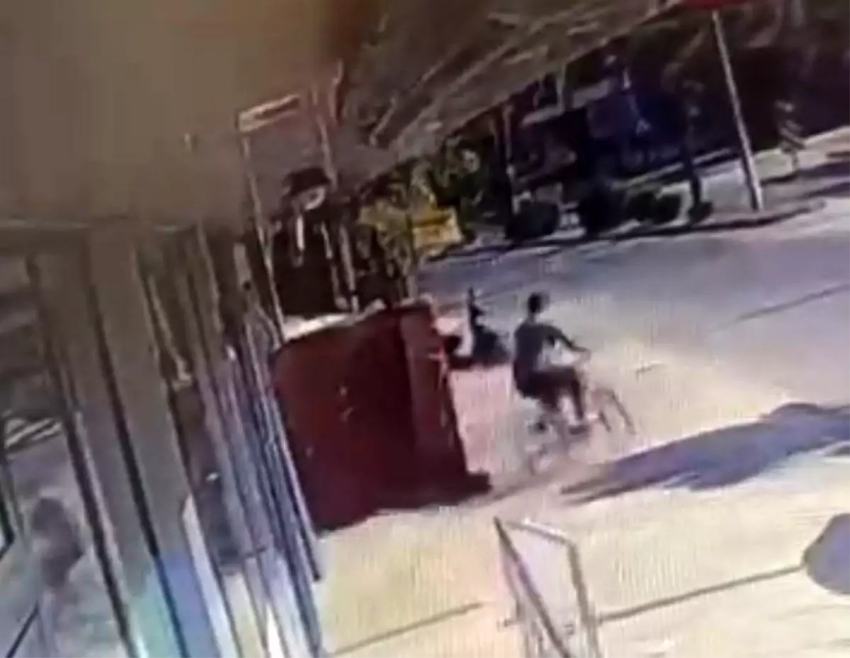 Adana'da Bisiklet Hırsızlığı Kamerada