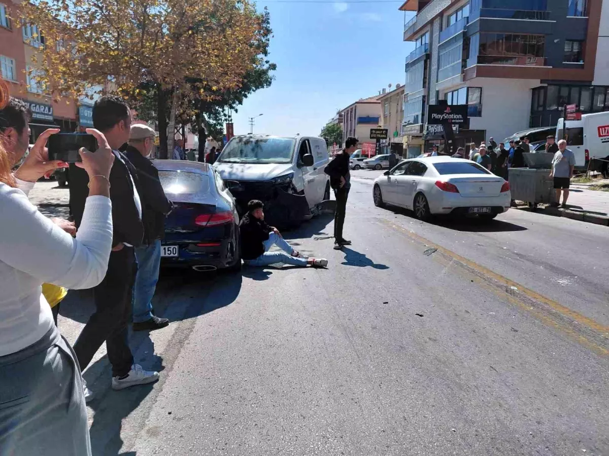 Ankara'da Kafa Kafaya Kaza: İki Sürücü Yaralandı