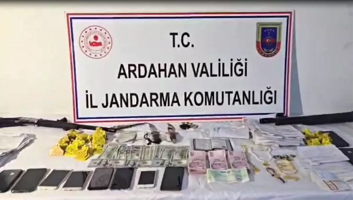 Ardahan'da Nitelikli Dolandırıcılık Operasyonu: 4 Şüpheli Tutuklandı
