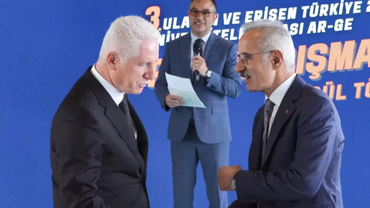 Bakan Uraloğlu : 32 farklı üniversiteden 46 proje ve 82 öğrencimiz ödül aldı