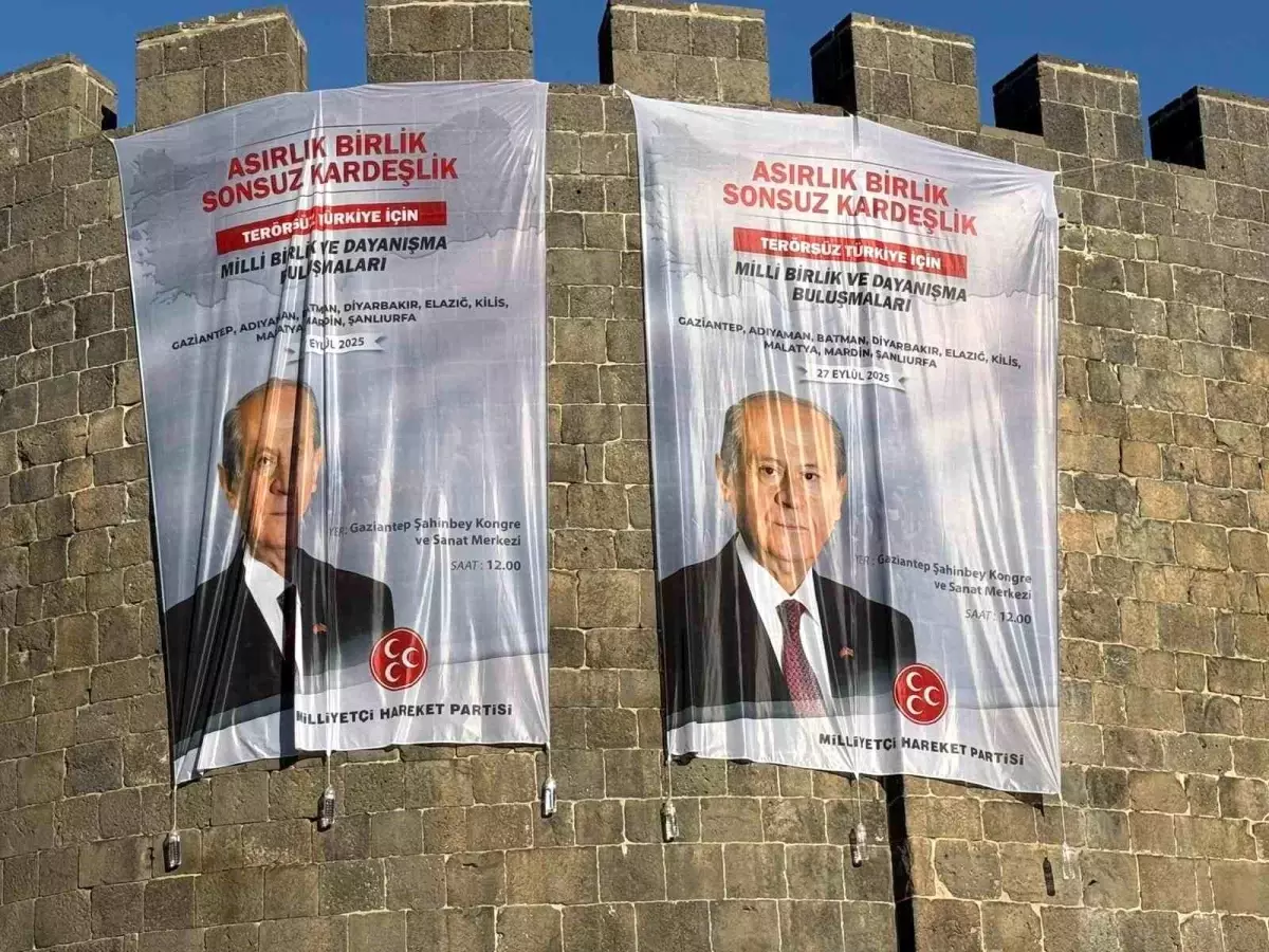 Devlet Bahçeli'nin Posterleri ile Diyarbakır'da Davet
