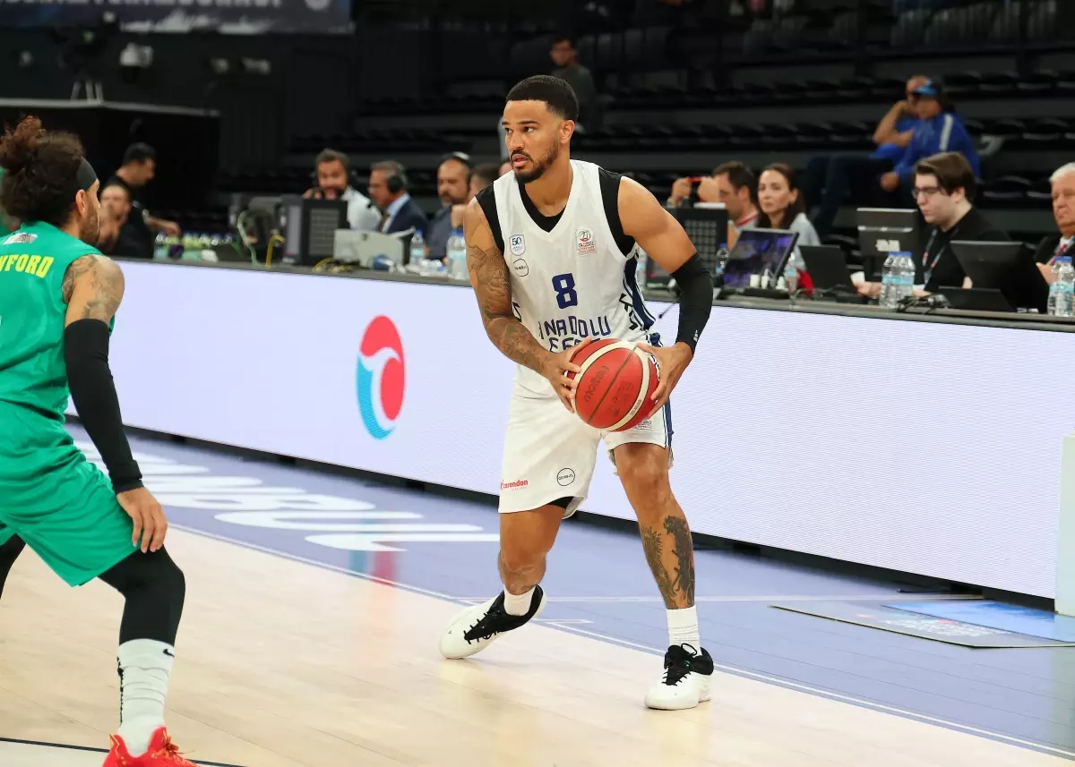 Anadolu Efes, Esenler Erokspor'u 90-76 Mağlup Ederek Sezona Galibiyetle Başladı