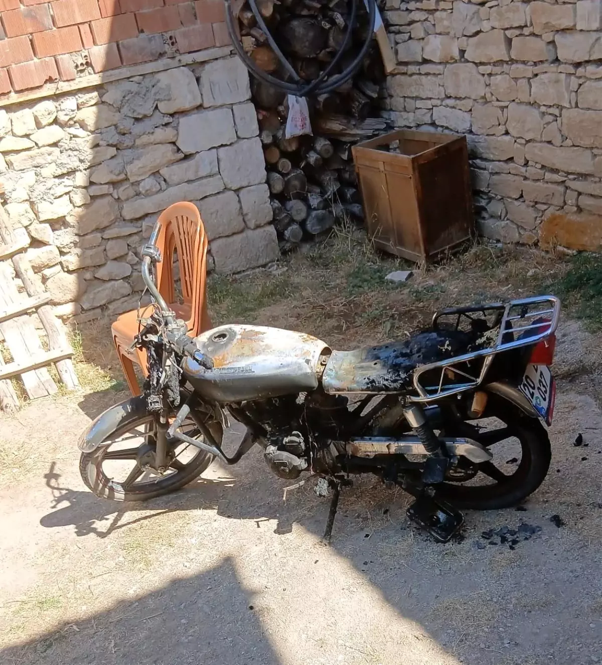 Denizli'de Motosiklet Kundaklandı
