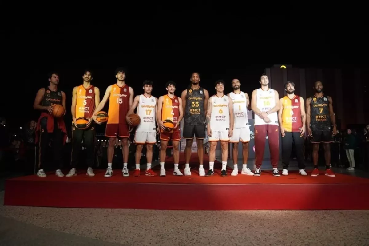 Galatasaray Spor Kulübü Yeni Sezon Forma Lansmanını Gerçekleştirdi