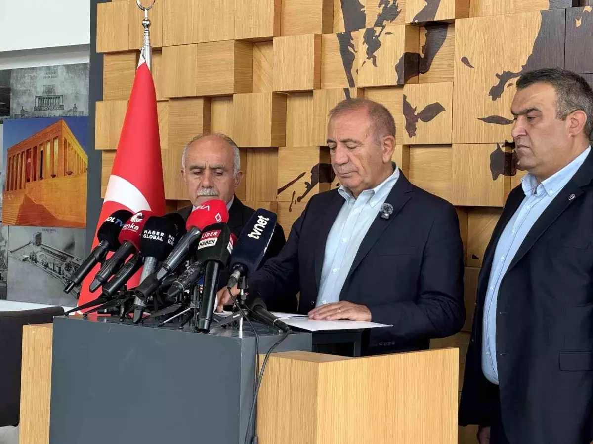 Gürsel Tekin'den CHP Yönetimine Eleştiri