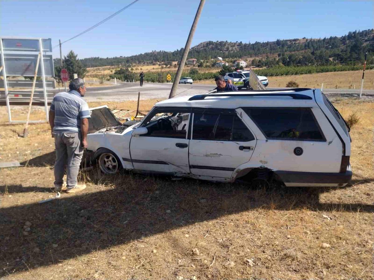 Karaman'da Takla Atan Otomobilde 2 Yaralı