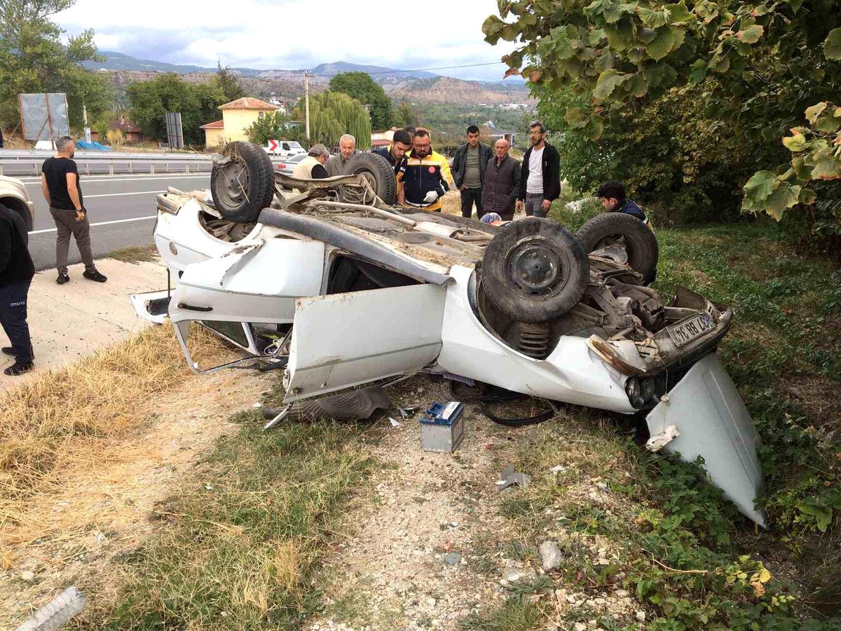 Tosya'da Takla Atan Otomobilde İki Yaralı