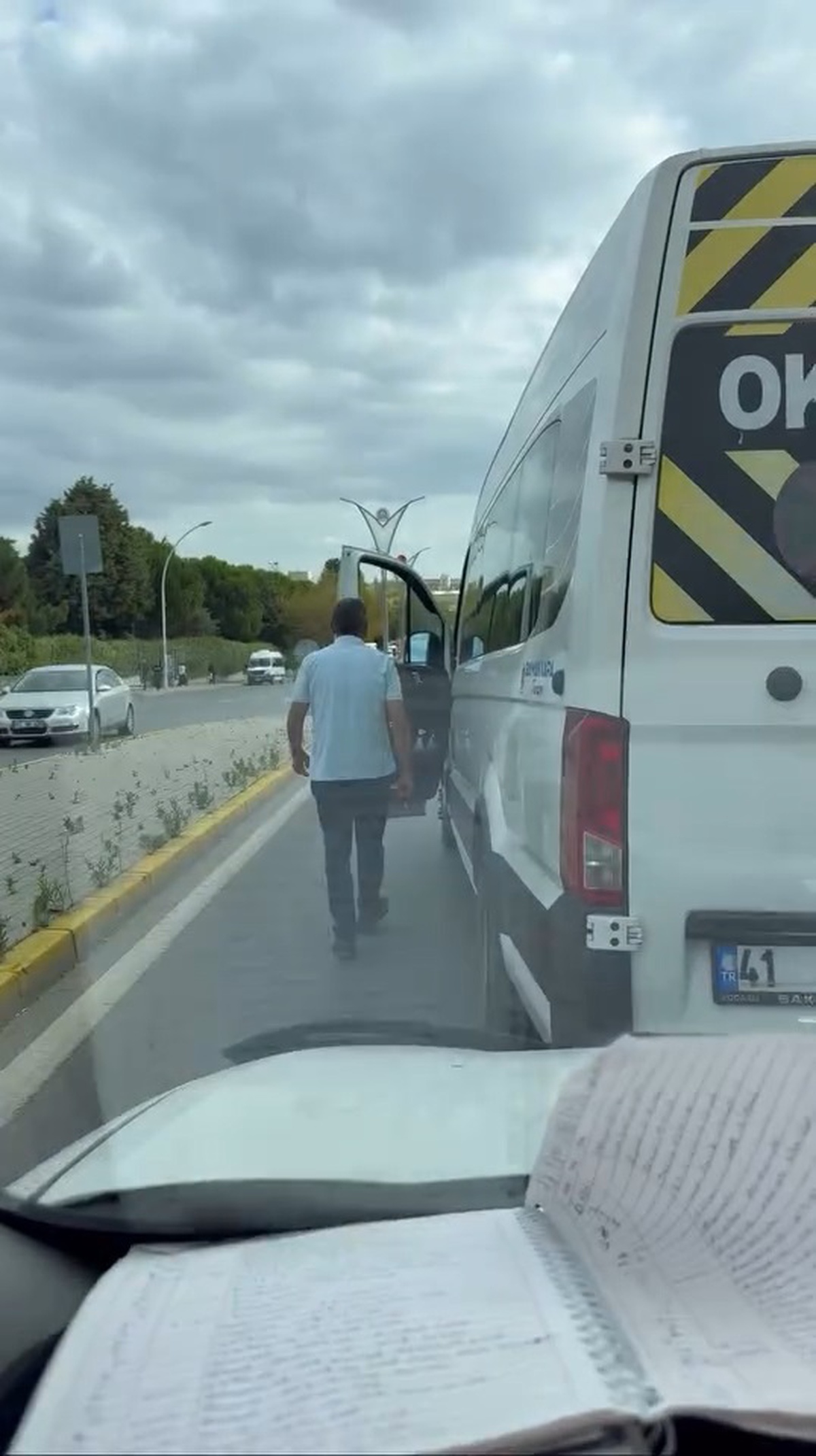 Okul Servis Şoförüne Tehdit ve Trafik Cezası