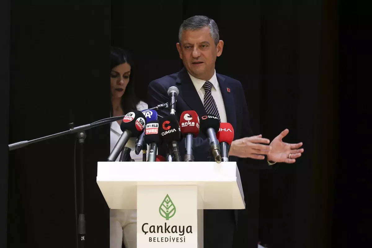 Özgür Özel: Türkiye'yi Gelecekte Yönetecek Parti'ye Darbe Yapılıyor