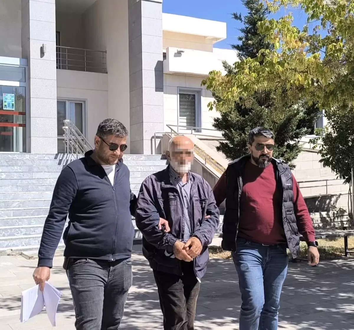 Kardeşinin Kimliğini Kullanarak Kaçmaya Çalışan Firari Yakalandı
