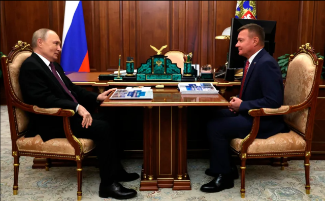 putin yanlisi politikaci elleri bagli sekilde 19090029 2190 m