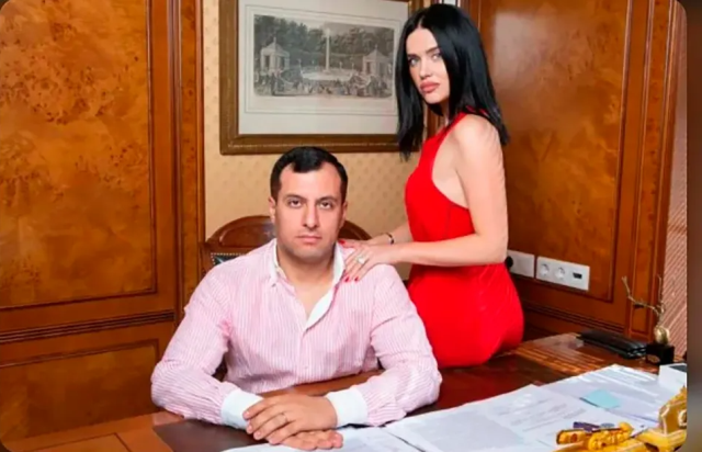 putin yanlisi politikaci elleri bagli sekilde 19090029 7533 m
