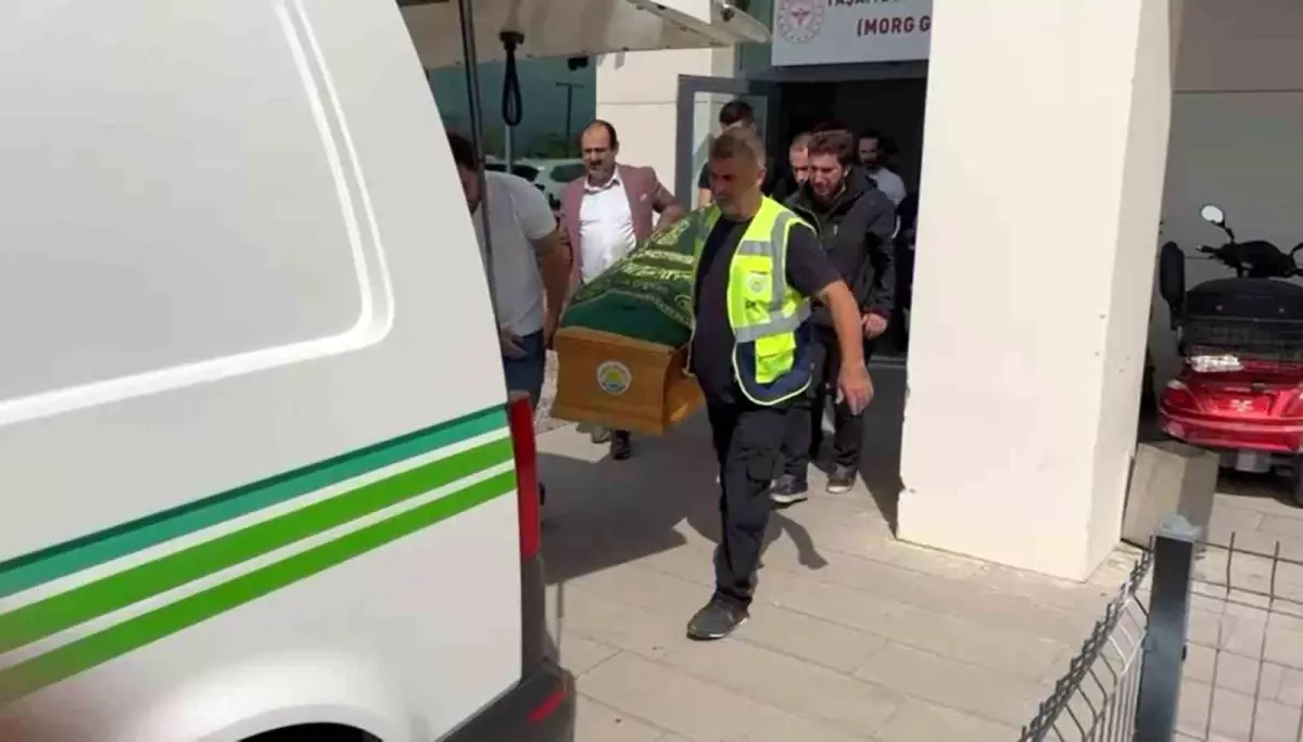 Ünlü Sanatçı Güllü, Terastan Düşerek Hayatını Kaybetti