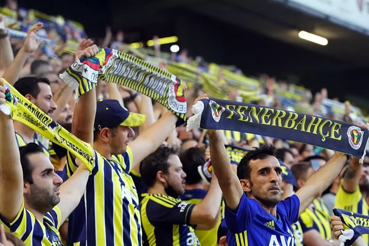 Fenerbahçe'de büyük kriz çıktı! Kadro dışı ihtimali gündemde