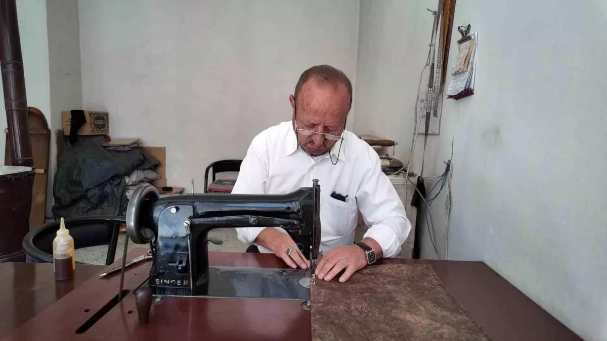 Erciş'in Usta Terzisi Sevdin Karadağ, 55 Yıldır Mesleğine Aşkla Devam Ediyor
