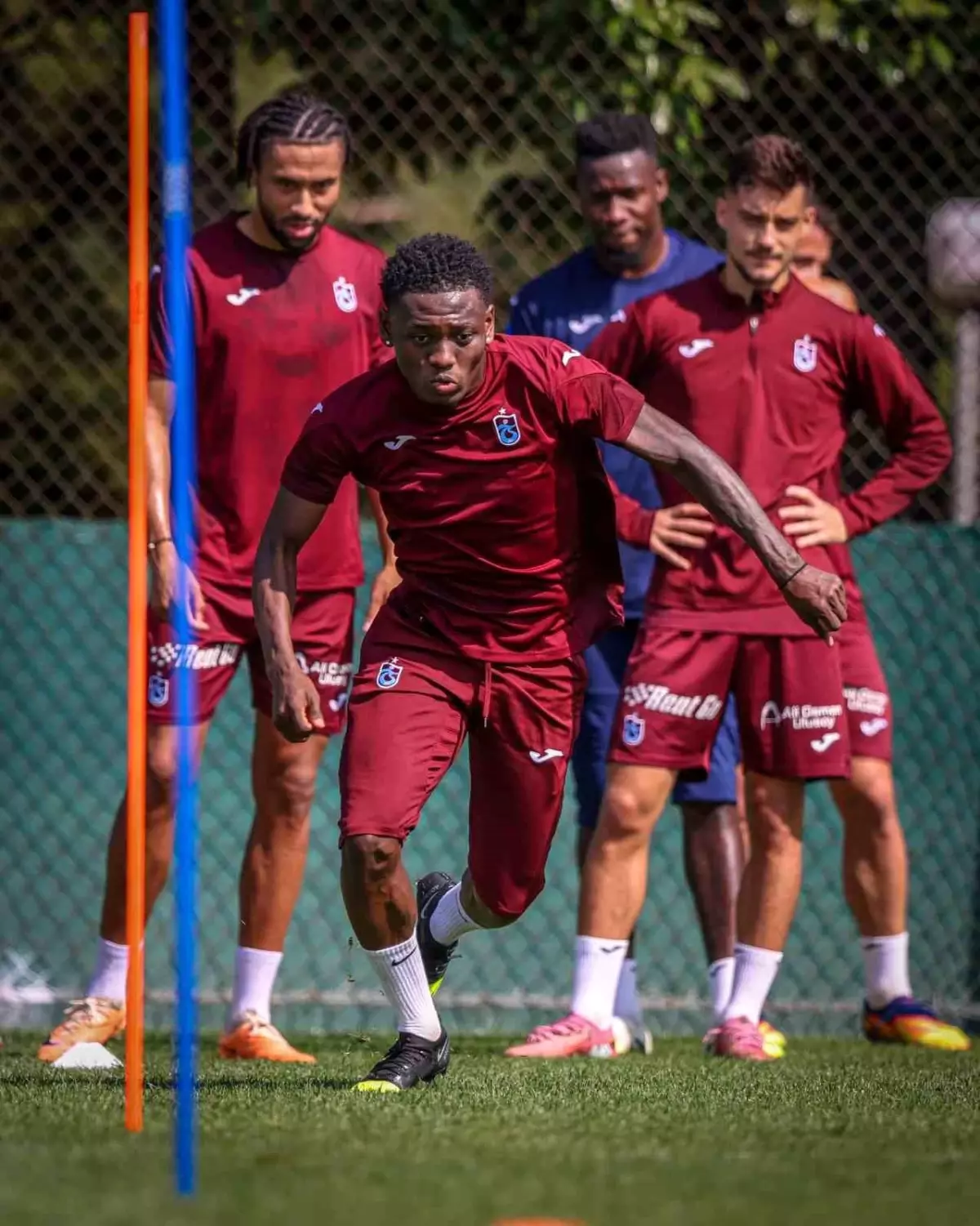 Trabzonspor, Fatih Karagümrük maçı için İstanbul'a hareket etti