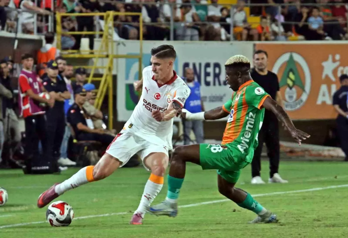 Trendyol Süper Lig'de Alanyaspor ile Galatasaray Karşılaşıyor